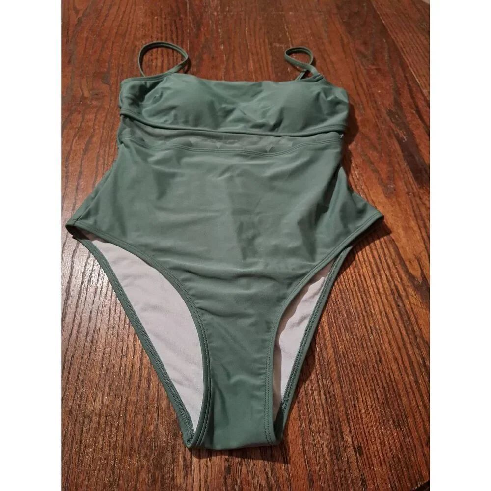 New Medium Cupshe Olive Army Green Scallop Swimsuit Bathing Suit One Piece NWOT
